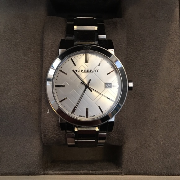 Burberry watch - Picture 1 of 8